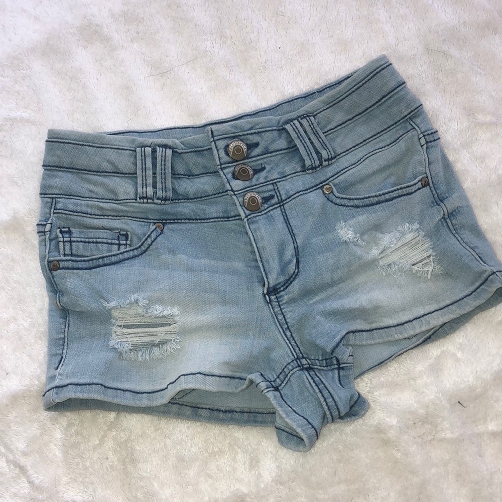 Mid-rise stretch short shorts